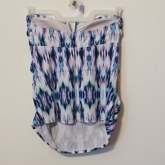 Liz Lange Maternity Swim Top - Picture 2 of 5